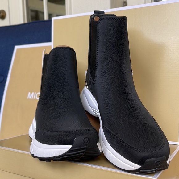 Michael Kors Katrina Bootie Tumbled Leather 49R2KAFE5L
Black - Picture 9 of 16